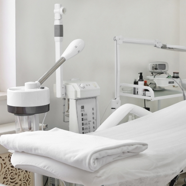 How to Choose the Best Beauty Salon Equipment for Your Business (2025 Guide)